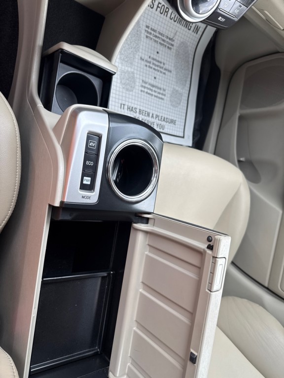 2012 Toyota Prius Image 17