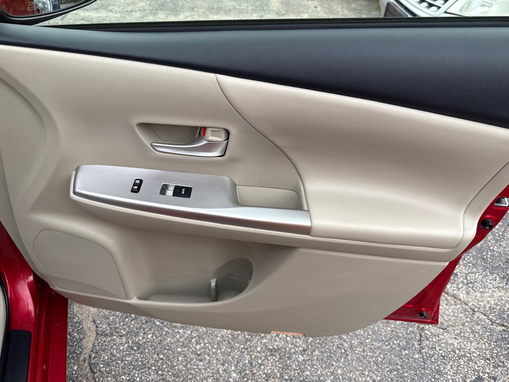2012 Toyota Prius Image 27
