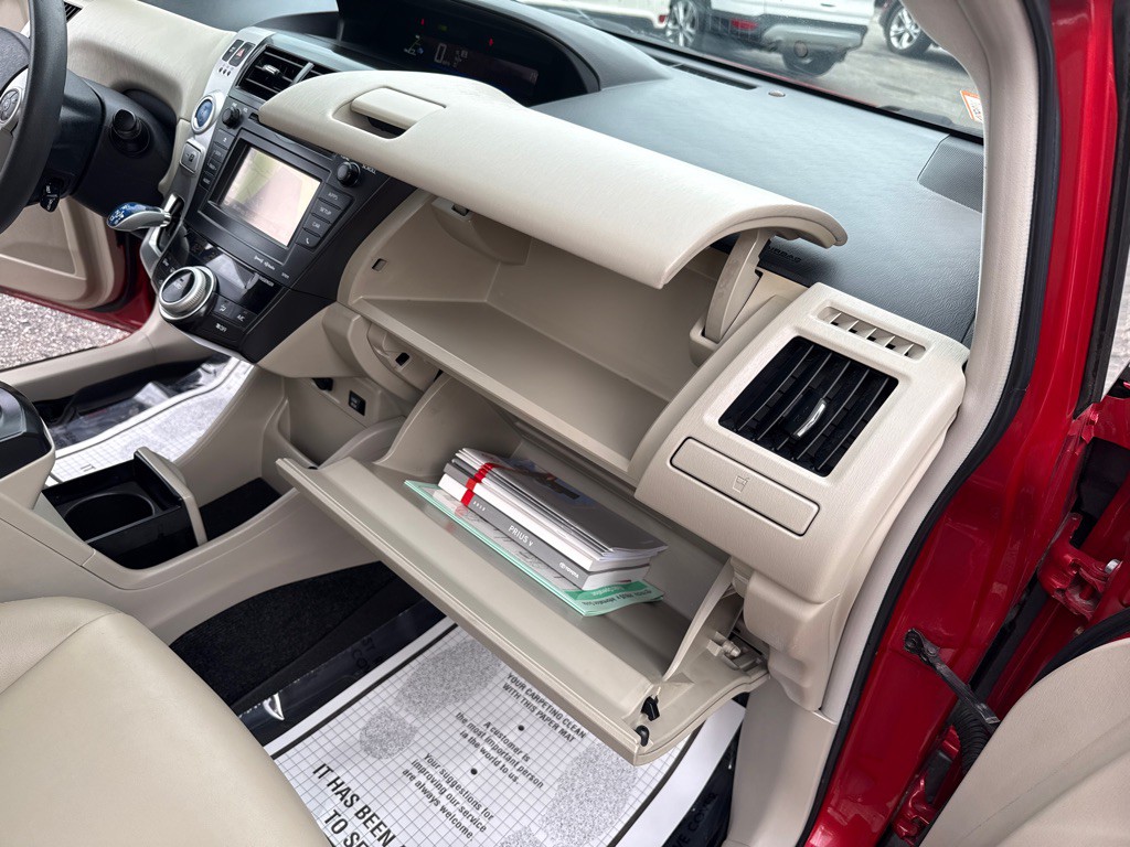 2012 Toyota Prius Image 28