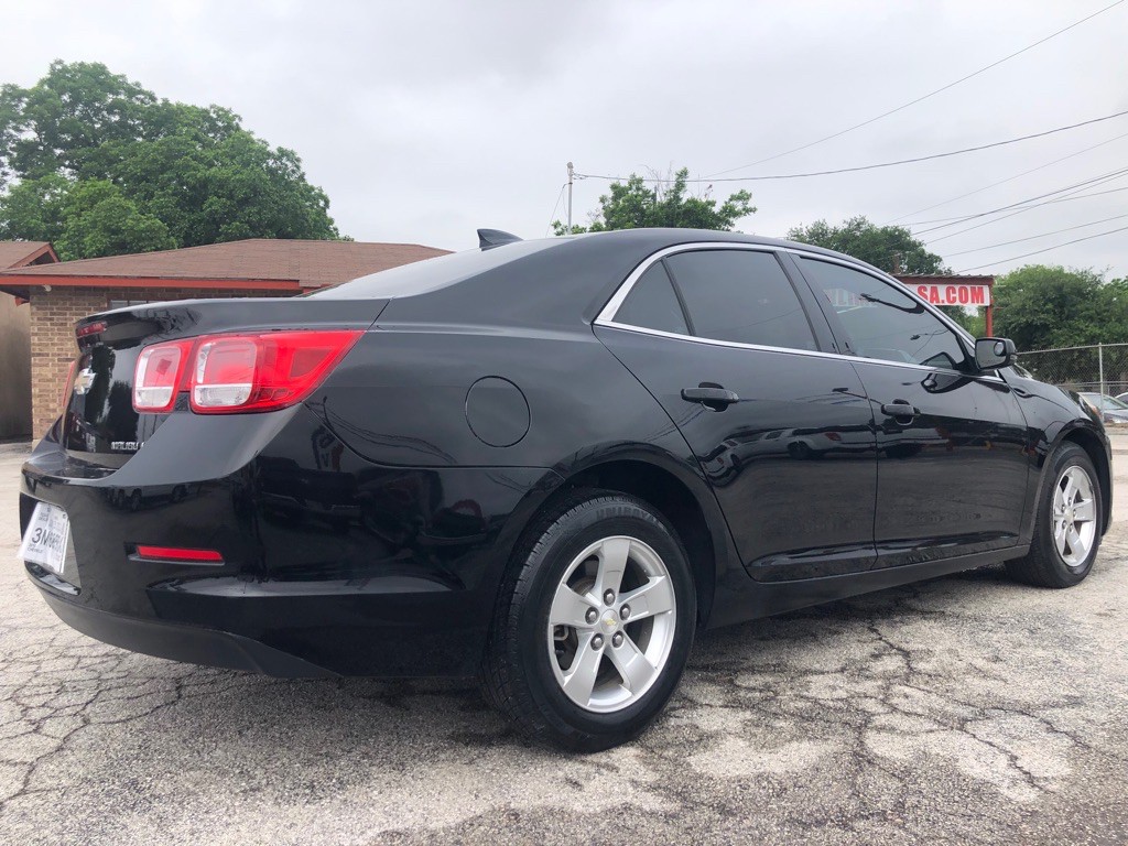 2016 Chevrolet Malibu Image 3
