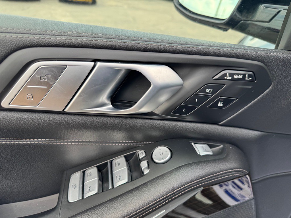 2020 BMW X7 Image 10