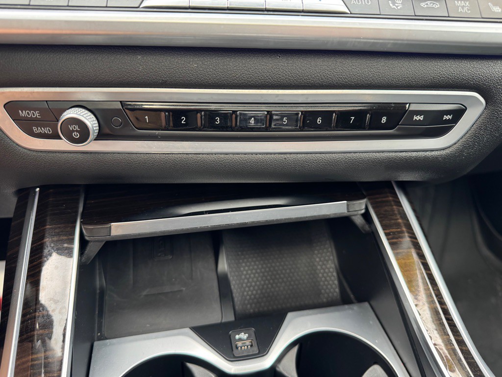 2020 BMW X7 Image 27