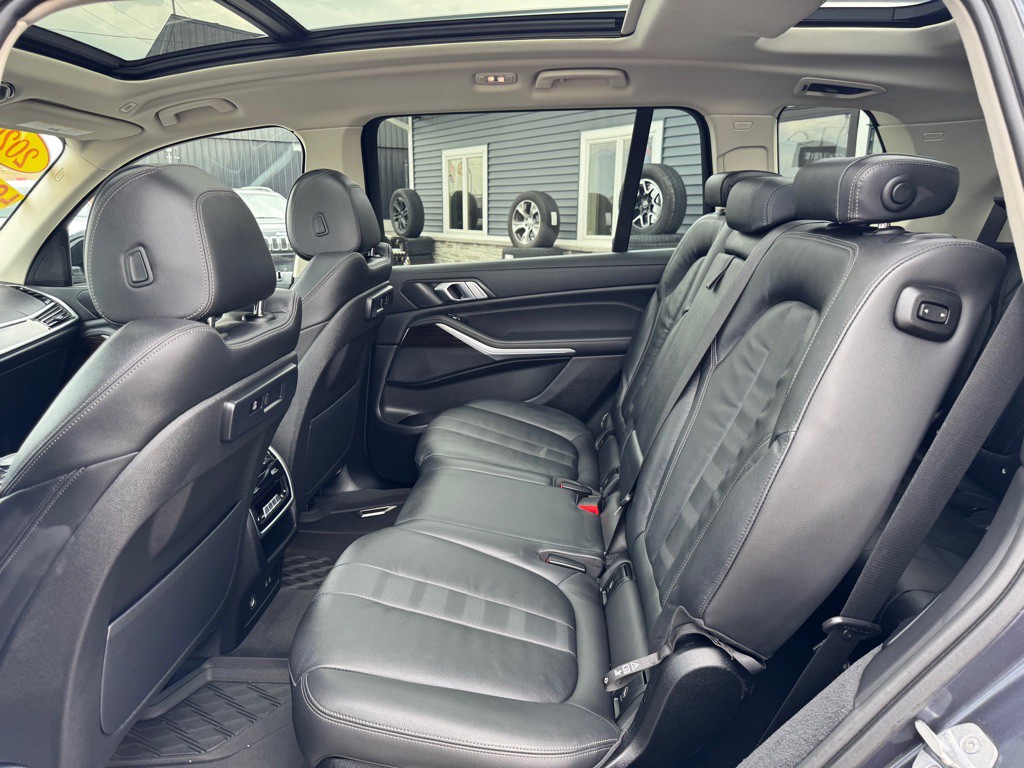 2020 BMW X7 Image 36