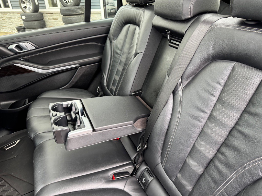 2020 BMW X7 Image 37
