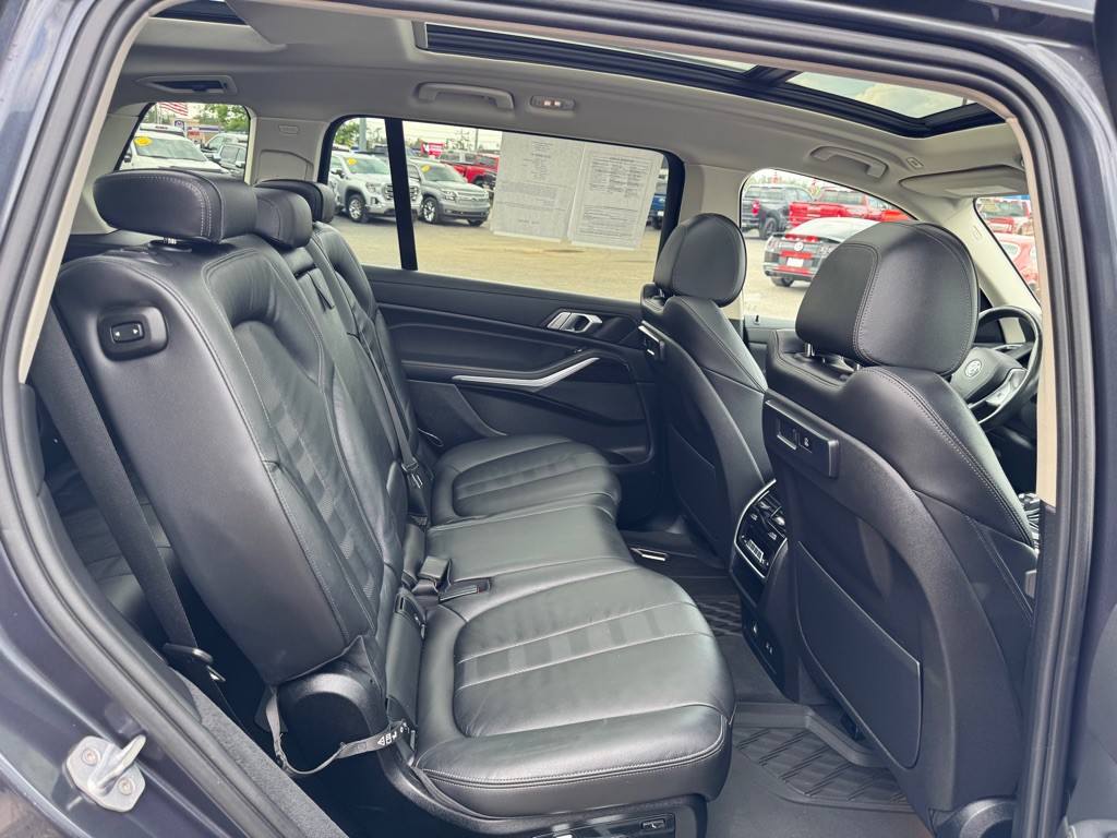 2020 BMW X7 Image 54