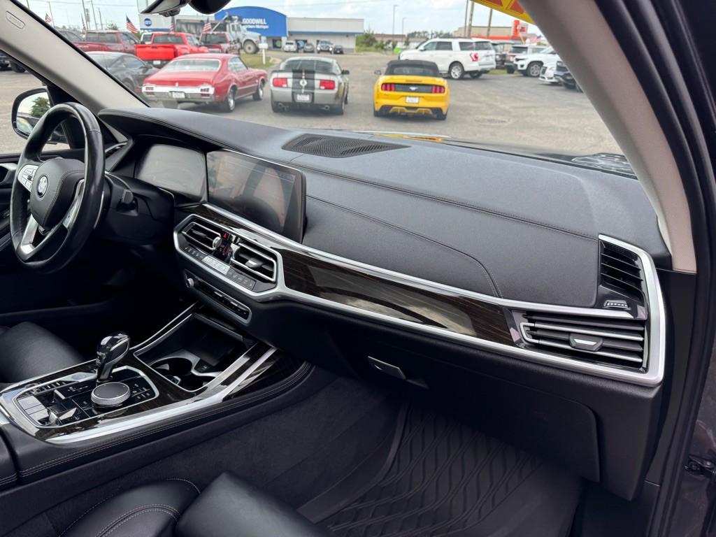 2020 BMW X7 Image 64