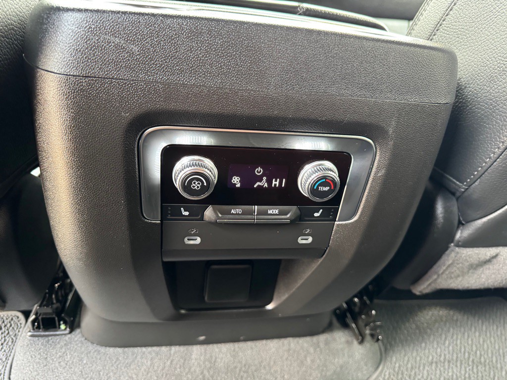 2024 GMC Yukon Image 38