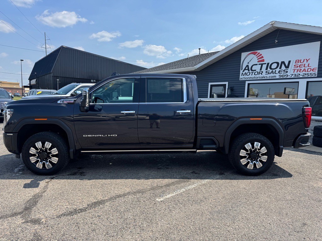 2024 GMC Sierra Image 2