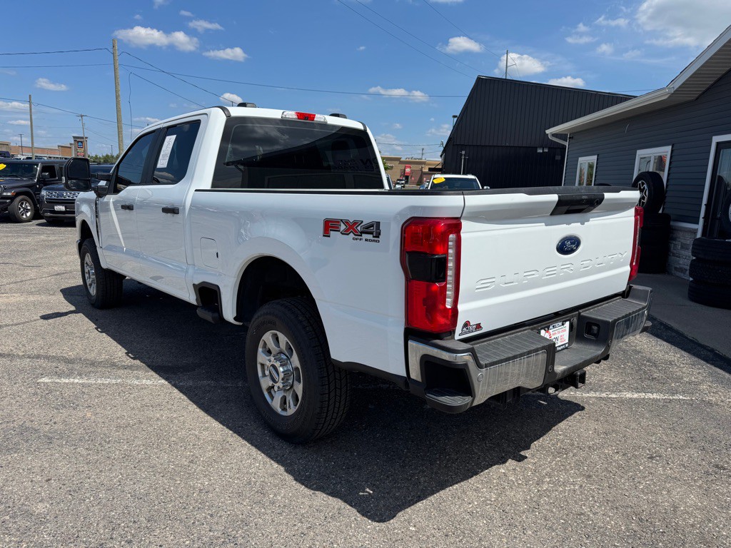 2023 Ford F-350 Image 3