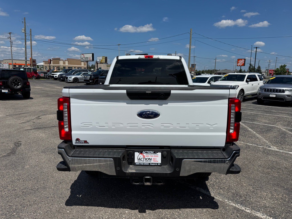 2023 Ford F-350 Image 4