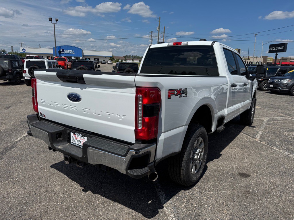 2023 Ford F-350 Image 5