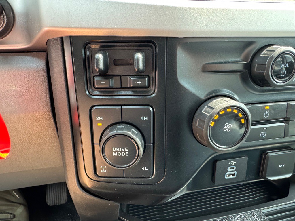 2023 Ford F-350 Image 32