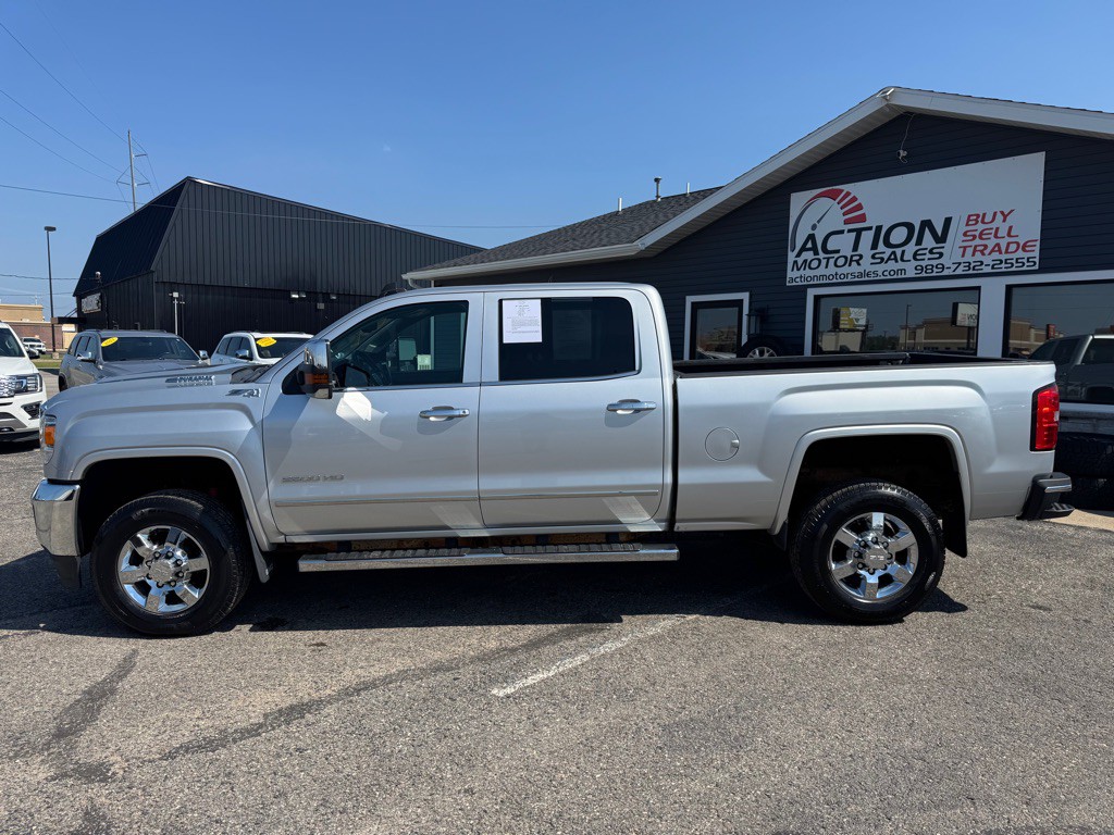 2017 GMC Sierra Image 2