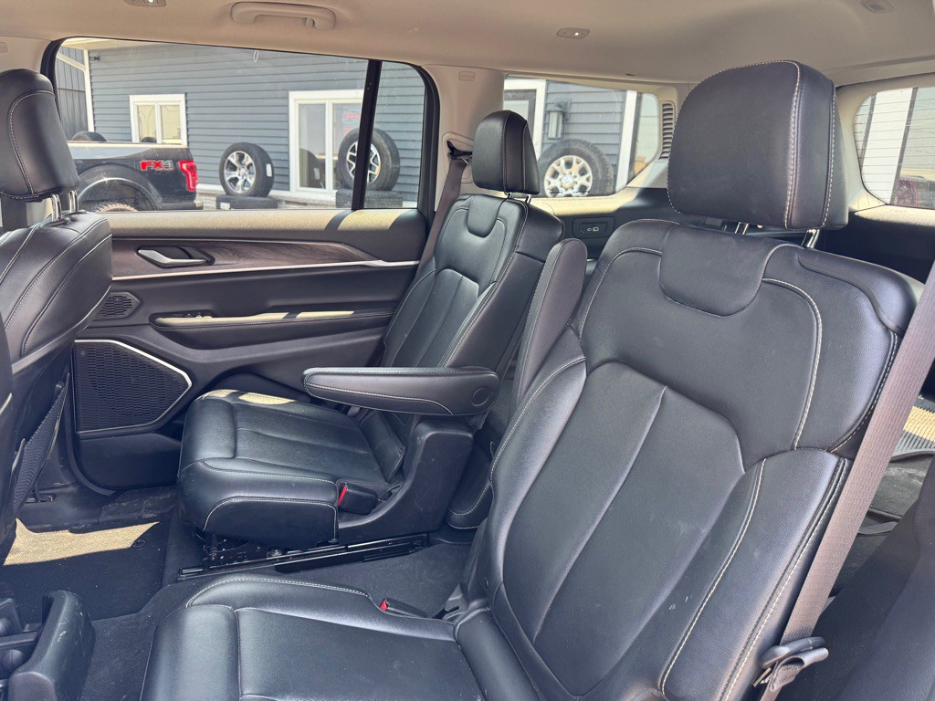 2023 Jeep Grand Cherokee Image 16