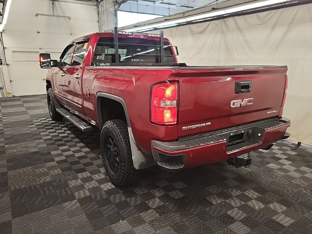 2018 GMC Sierra Image 2