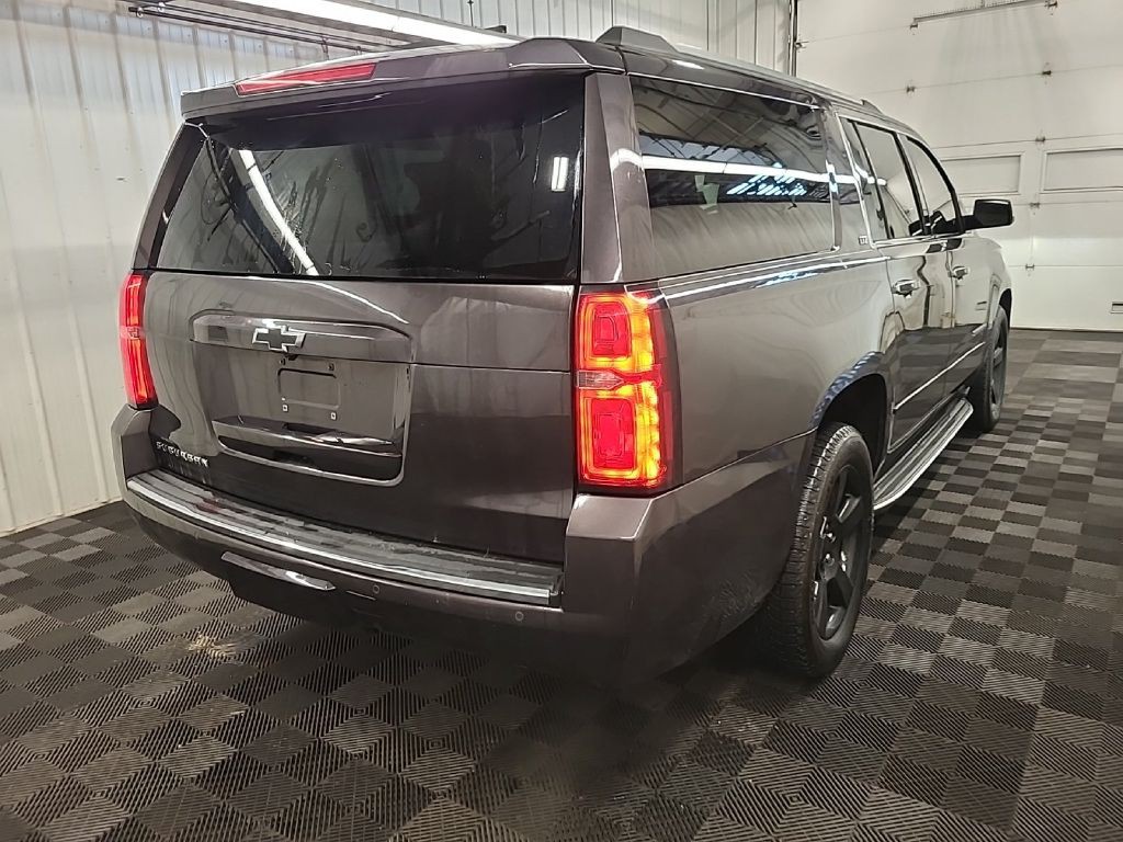 2016 Chevrolet Suburban Image 3
