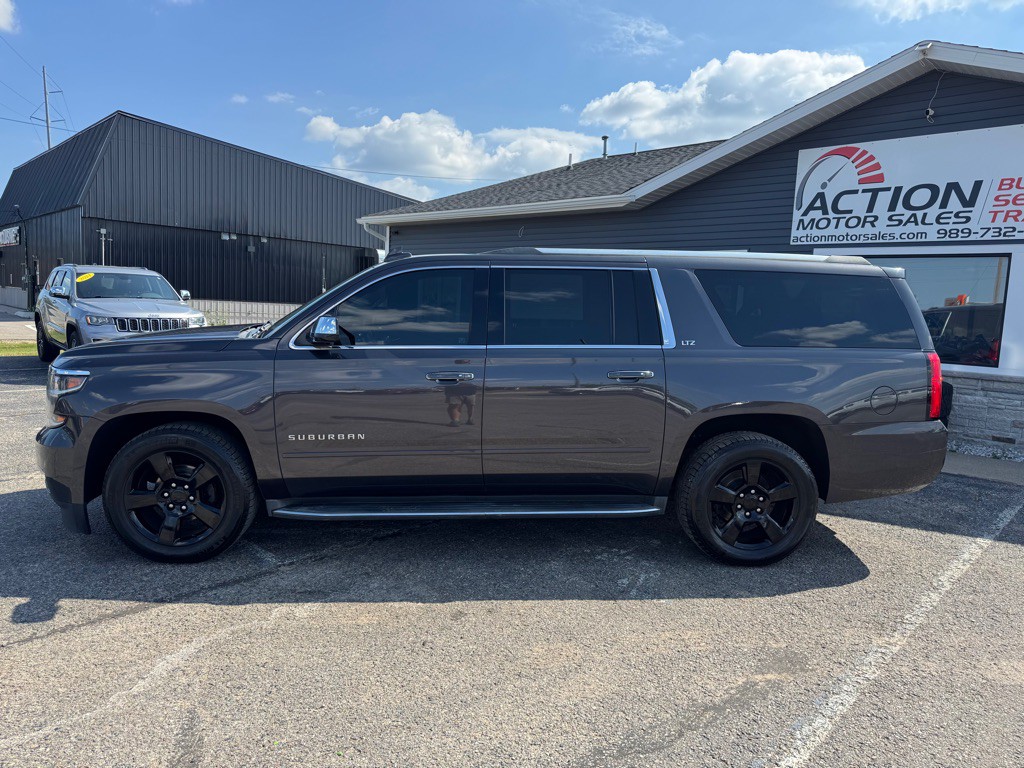 2016 Chevrolet Suburban Image 2
