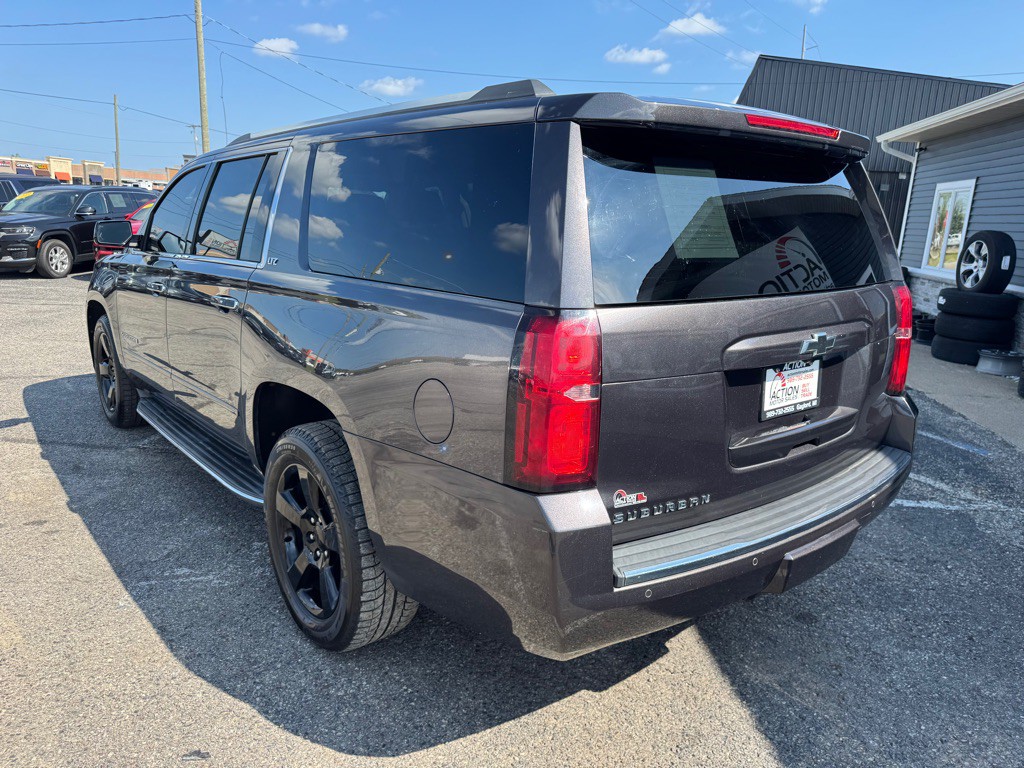 2016 Chevrolet Suburban Image 3
