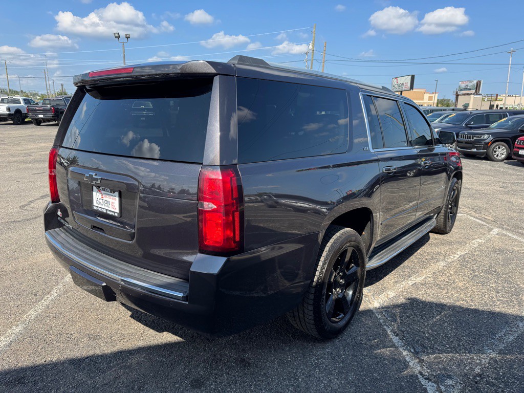2016 Chevrolet Suburban Image 5