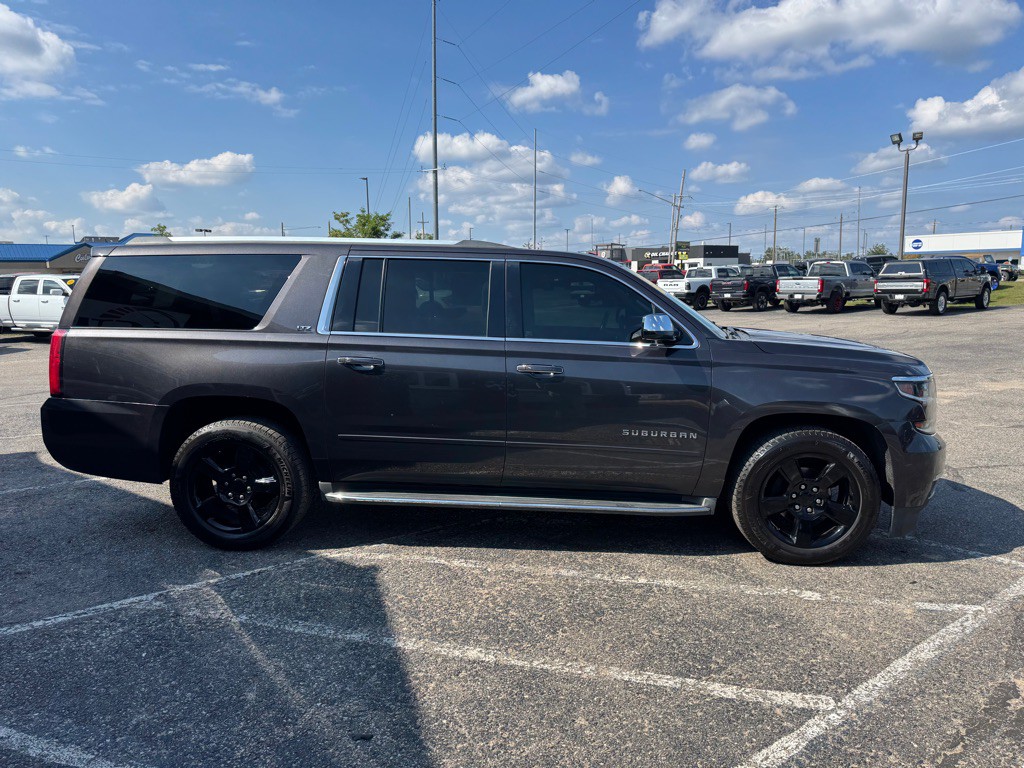 2016 Chevrolet Suburban Image 6