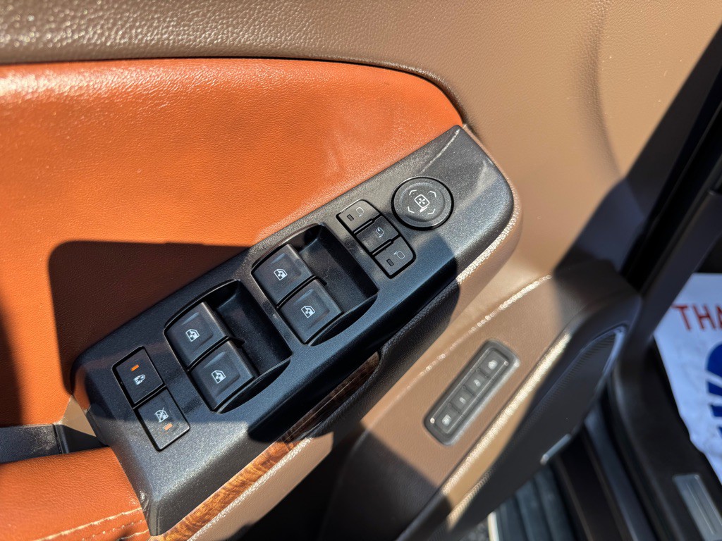 2016 Chevrolet Suburban Image 12