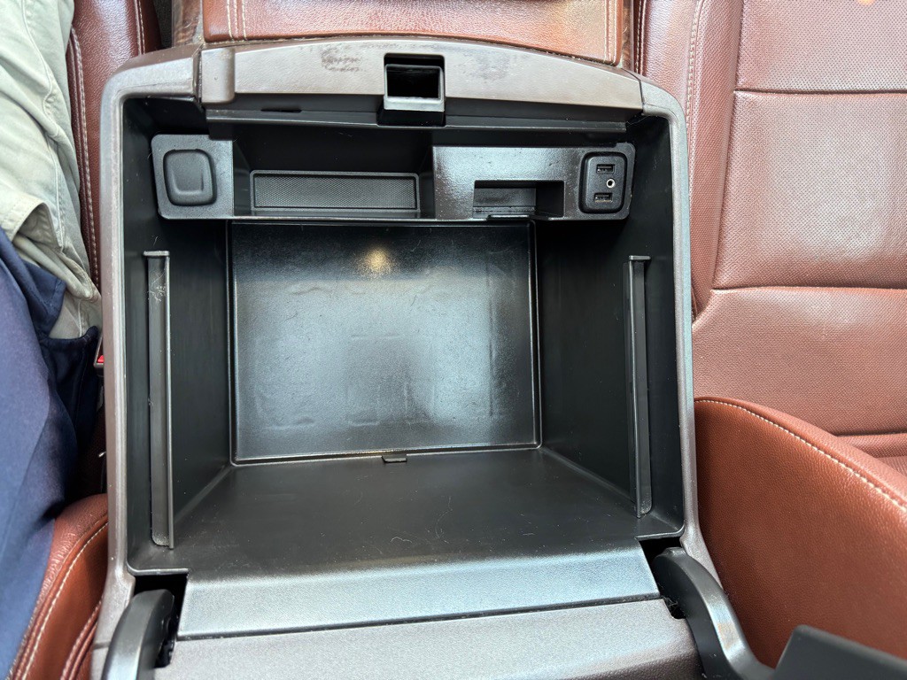 2016 Chevrolet Suburban Image 35