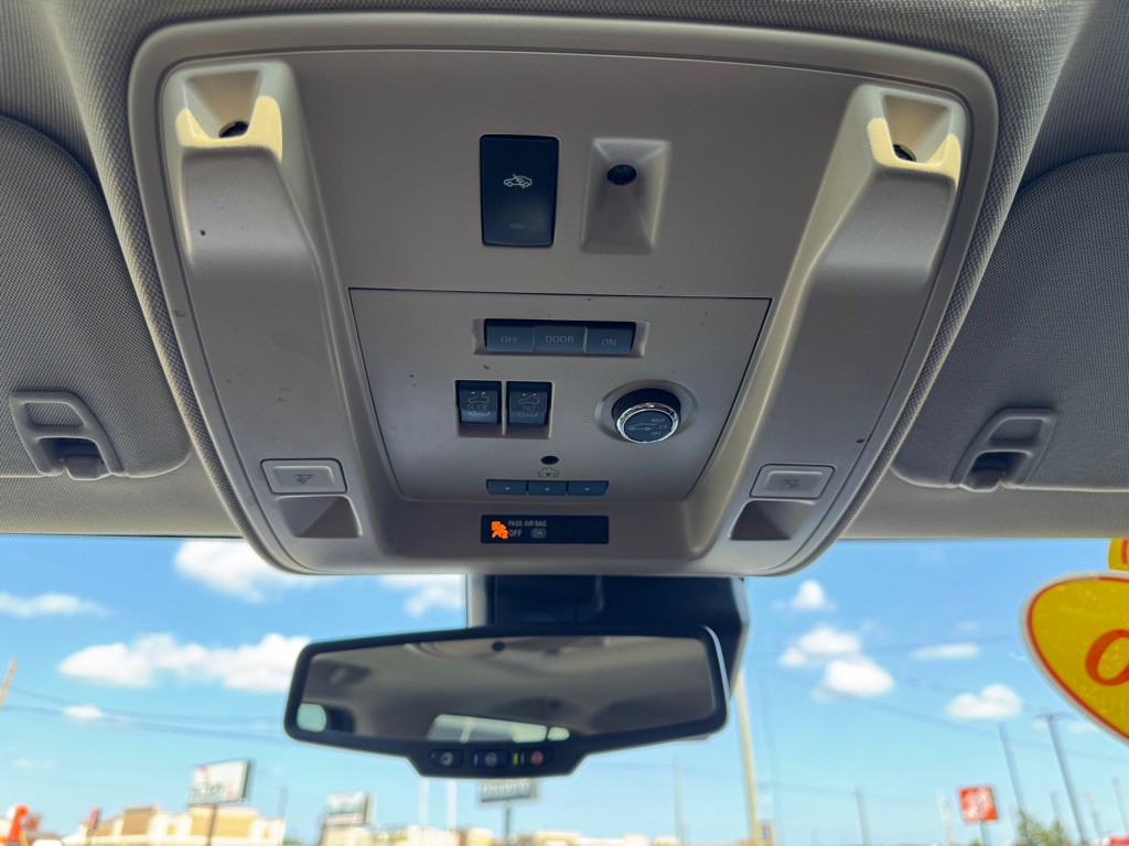2016 Chevrolet Suburban Image 36