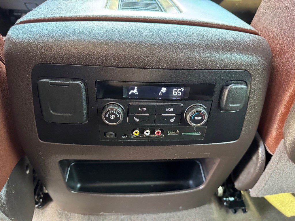 2016 Chevrolet Suburban Image 41