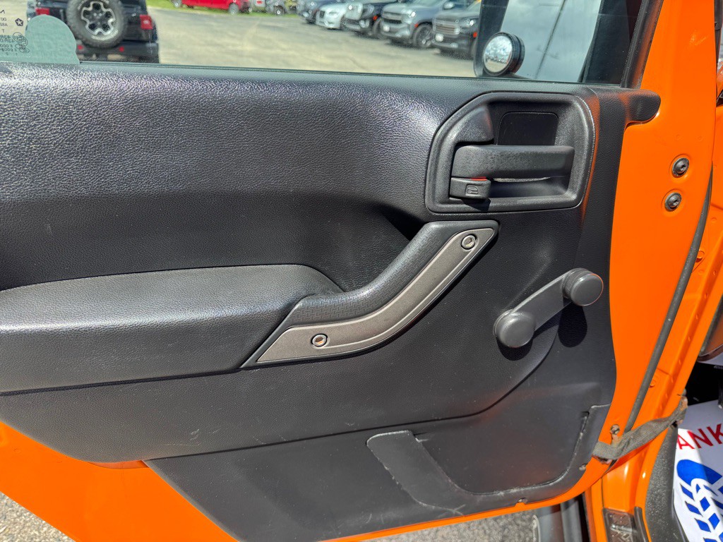 2012 Jeep Wrangler Image 11