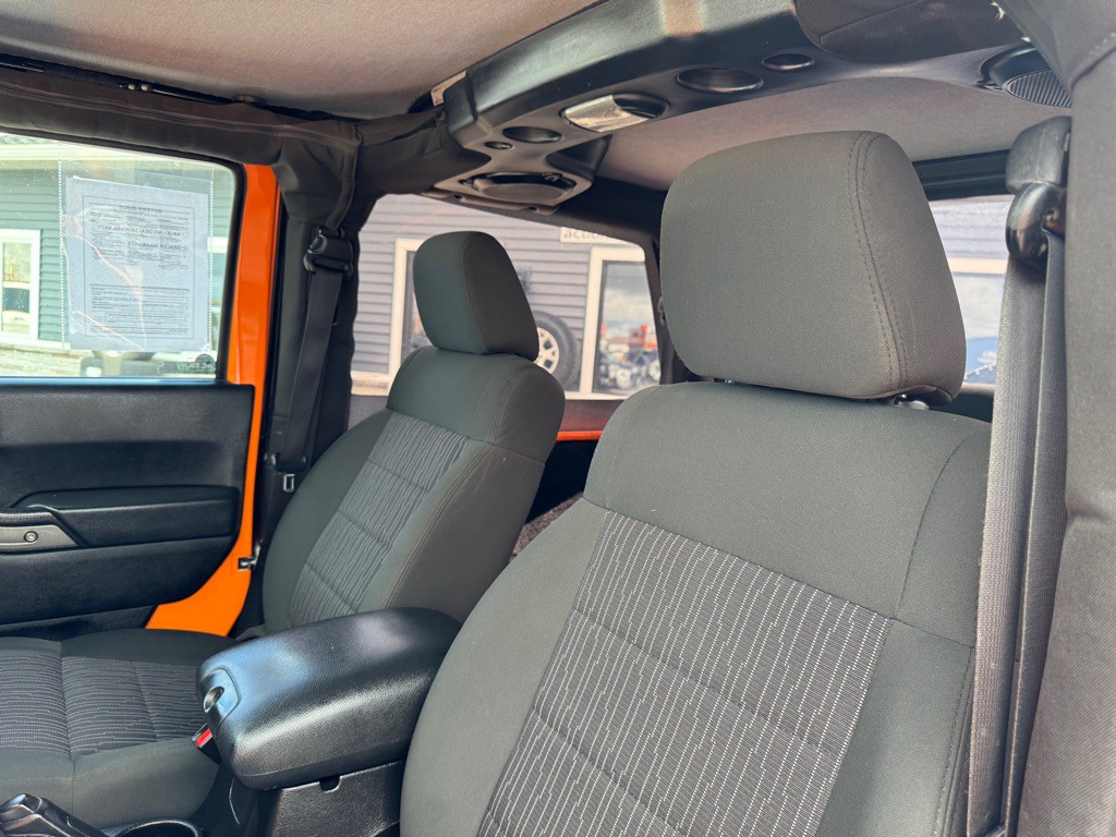 2012 Jeep Wrangler Image 13