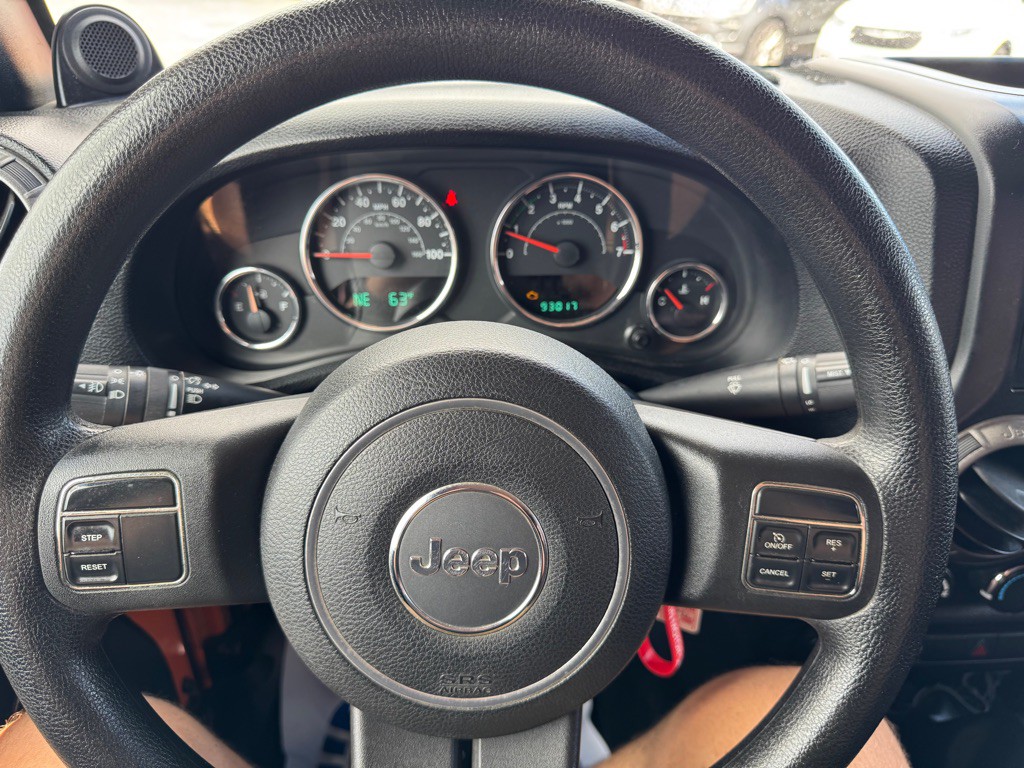 2012 Jeep Wrangler Image 15