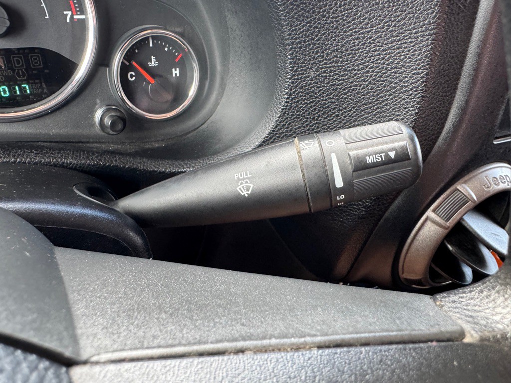 2012 Jeep Wrangler Image 18
