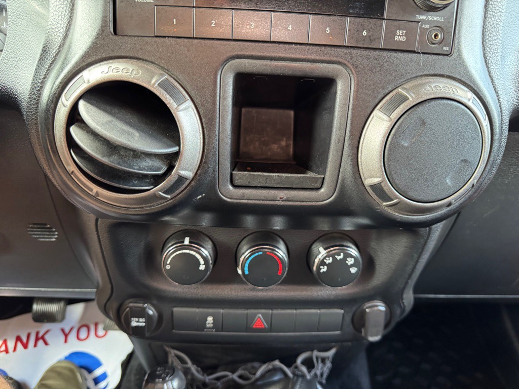 2012 Jeep Wrangler Image 22
