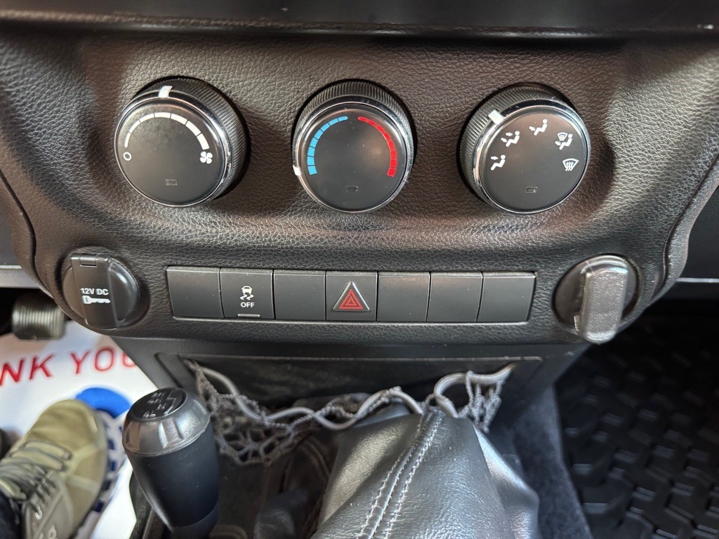 2012 Jeep Wrangler Image 23