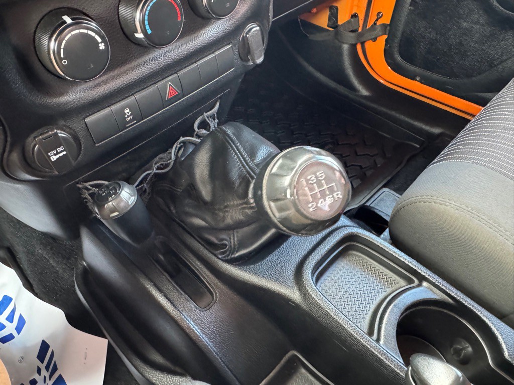 2012 Jeep Wrangler Image 24