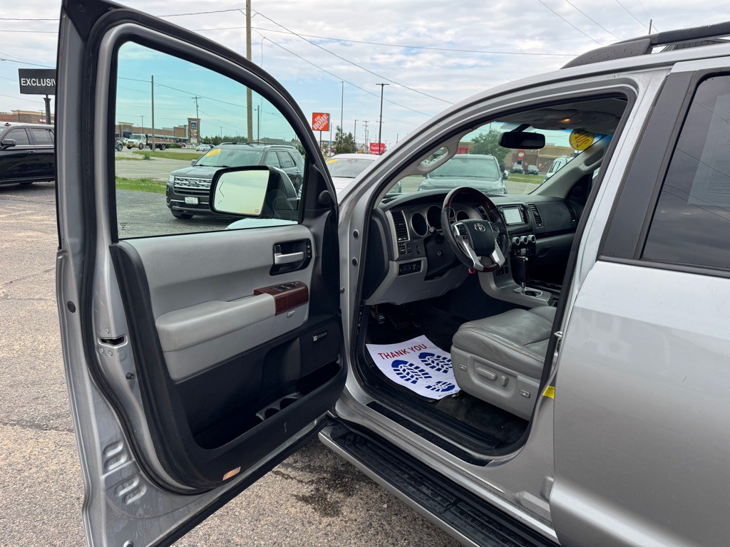 2014 Toyota Sequoia Image 10