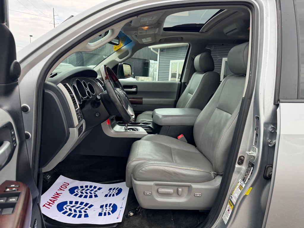 2014 Toyota Sequoia Image 12