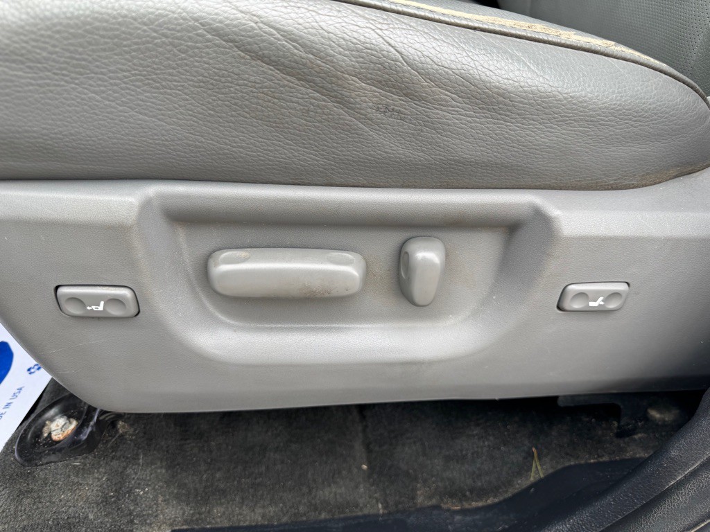 2014 Toyota Sequoia Image 13