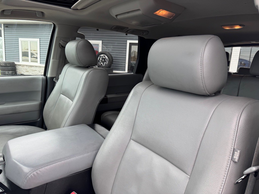 2014 Toyota Sequoia Image 14