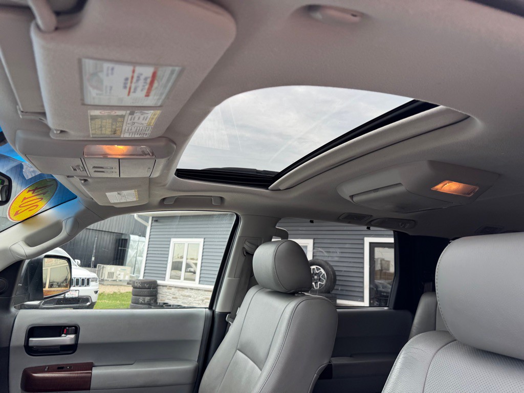 2014 Toyota Sequoia Image 15