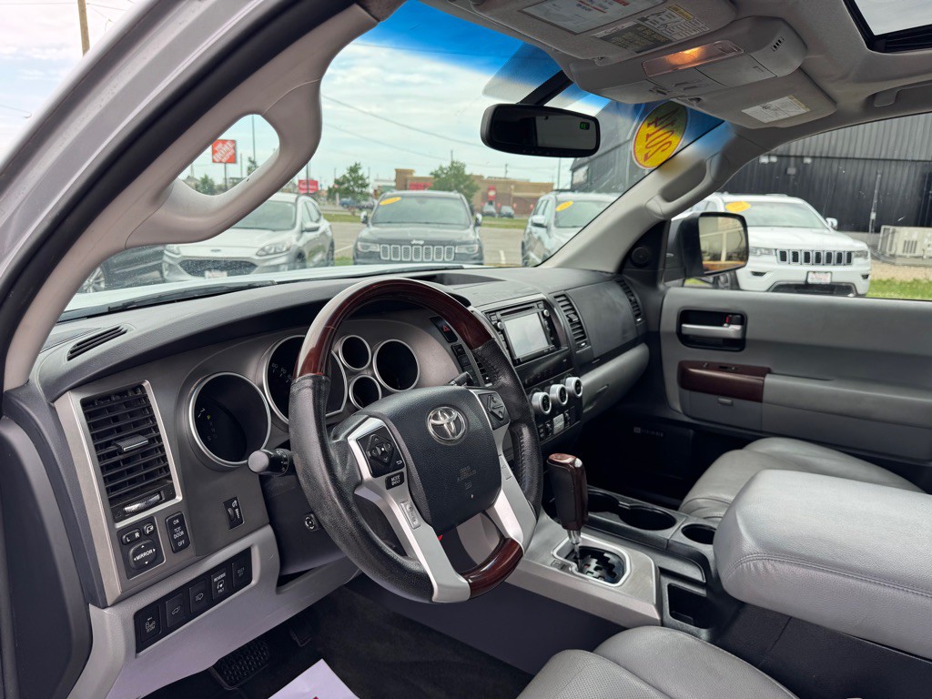 2014 Toyota Sequoia Image 16