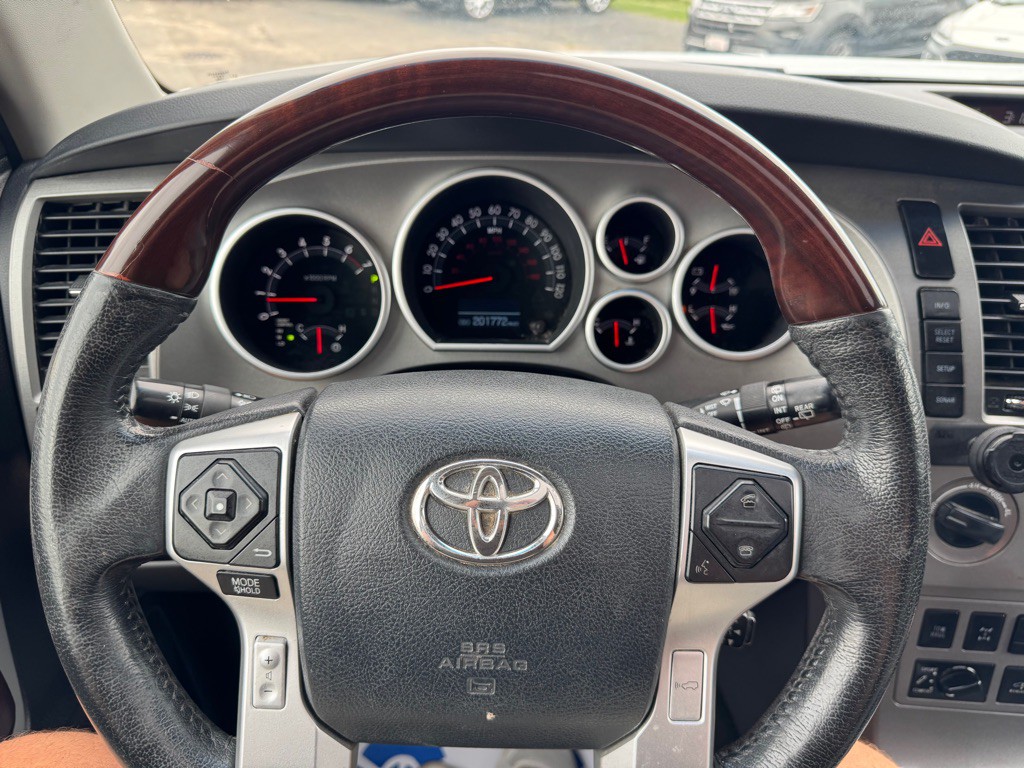 2014 Toyota Sequoia Image 18
