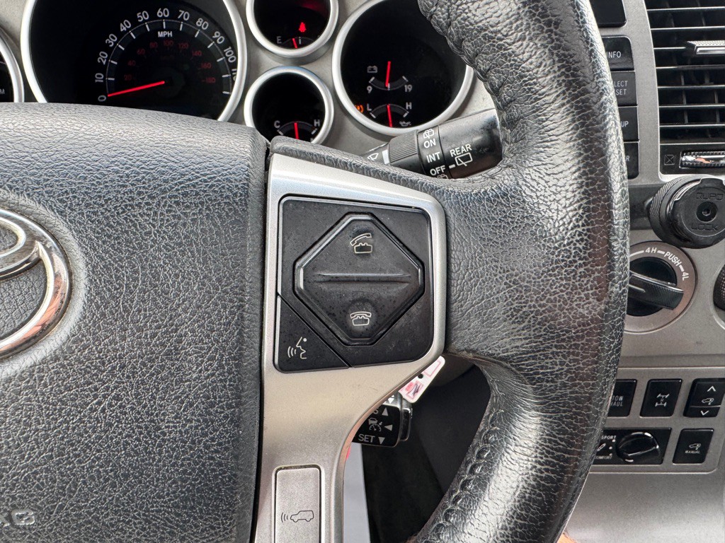 2014 Toyota Sequoia Image 20