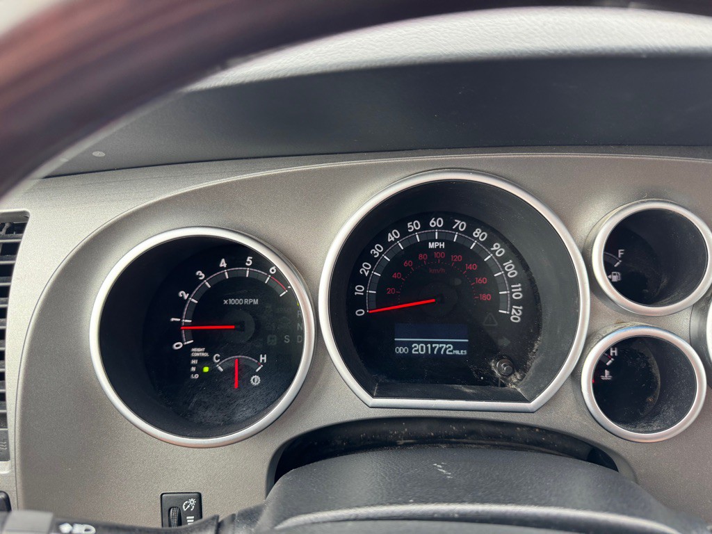 2014 Toyota Sequoia Image 21