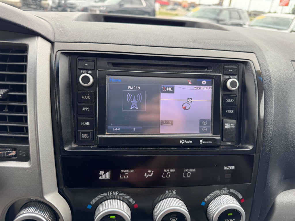 2014 Toyota Sequoia Image 22