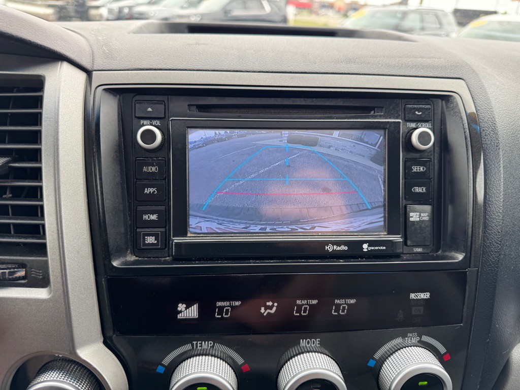 2014 Toyota Sequoia Image 23