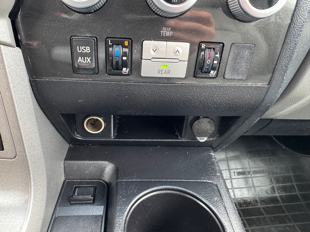 2014 Toyota Sequoia Image 26