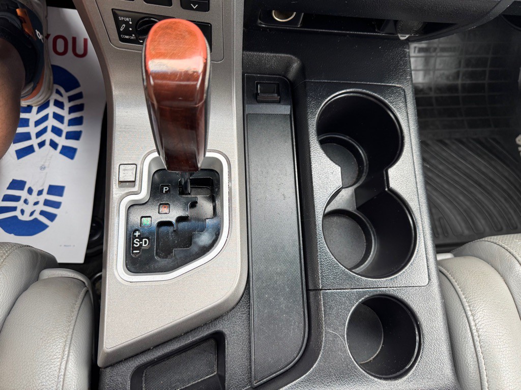 2014 Toyota Sequoia Image 28