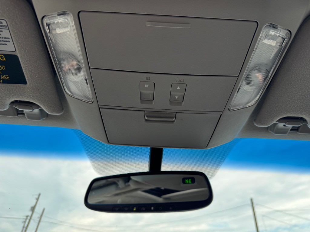 2014 Toyota Sequoia Image 32