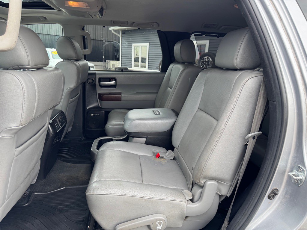 2014 Toyota Sequoia Image 34